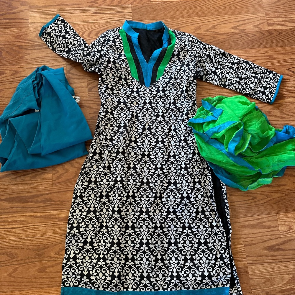 Xs salwar kameez Indian wear Pakistani dupatta blue green black and white